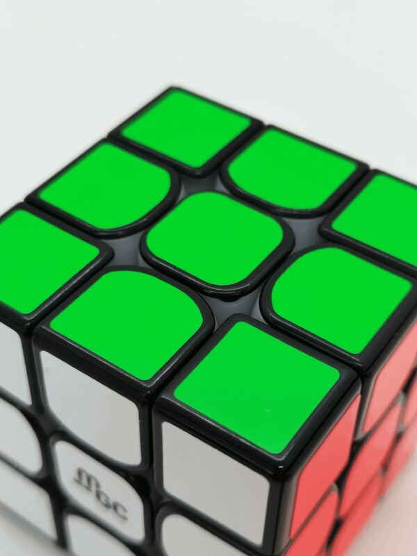 Rubikova kocka - YJ8104 MGC V2 3x3 Magnet