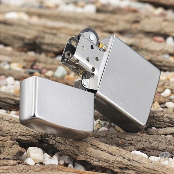 Zippo Upaljač Zippo Engraved Street Chrome 207